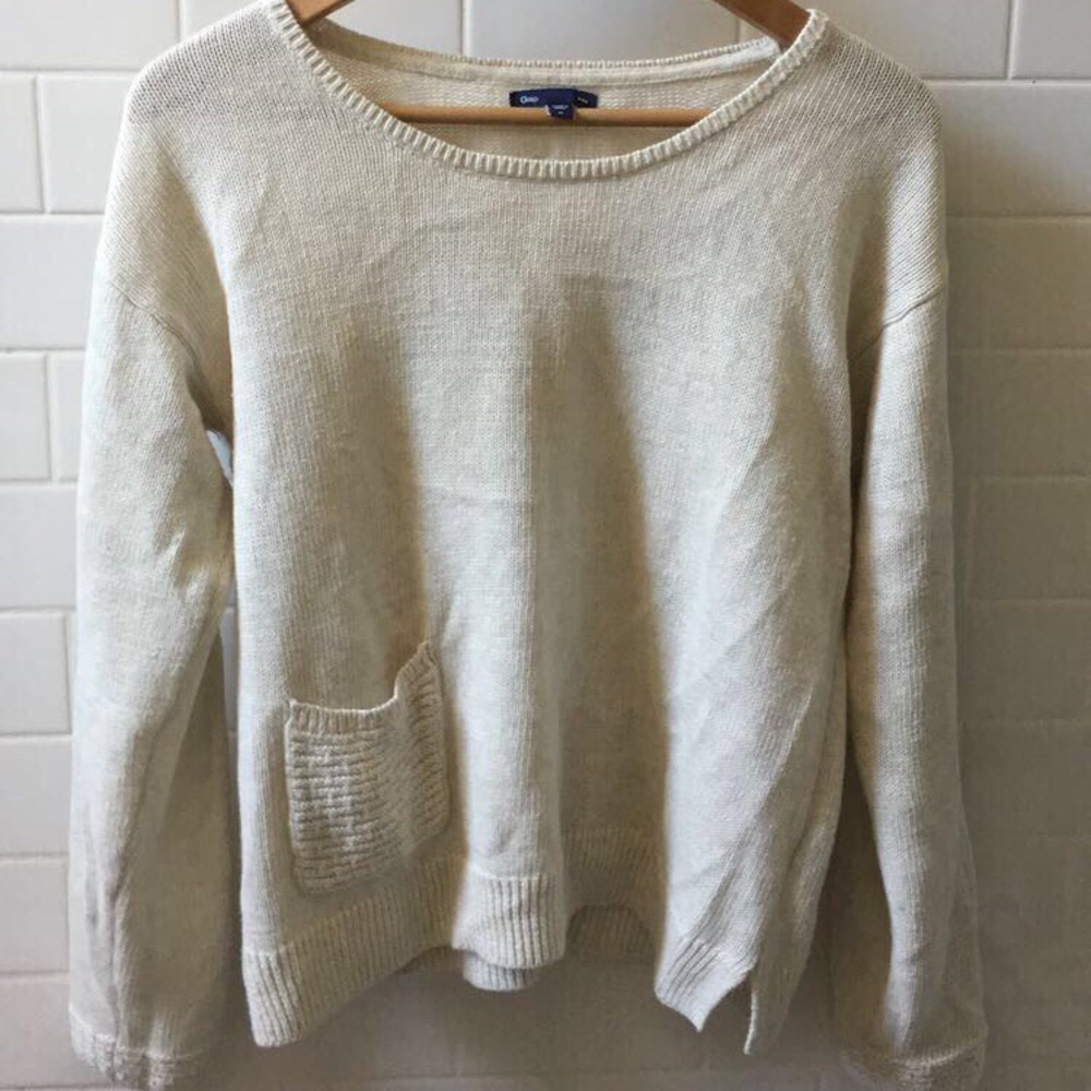 light sweater w/ pocket in front